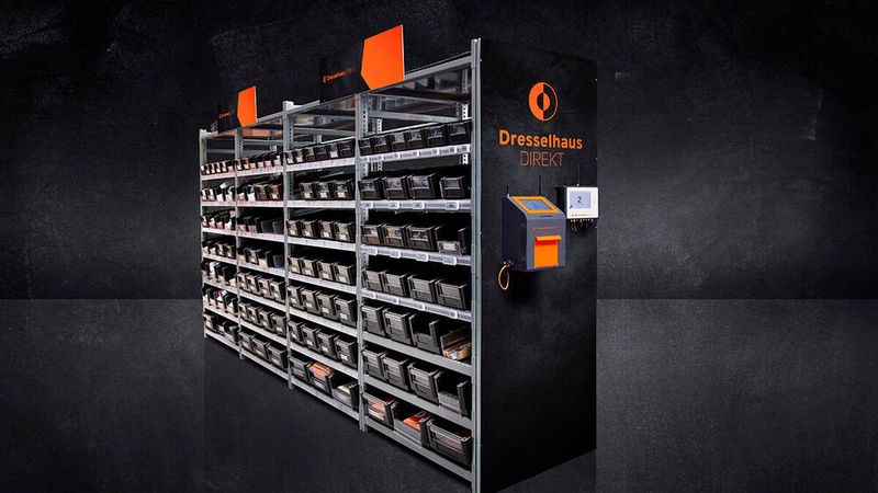 Der Dresselhaus Direkt-Kanban-Kreislauf bietet gleich mehrere Vorzüge für produzierende Industrieunternehmen. So stockt die Produktion seltener durch Nachschubmangel, weil sich die Produktionsabteilung selbstständig und dezentral um den Nachschub kümmert. Die Arbeiter jeder Produktlinie sind für ihr eigenes Direkt-Regal verantwortlich.