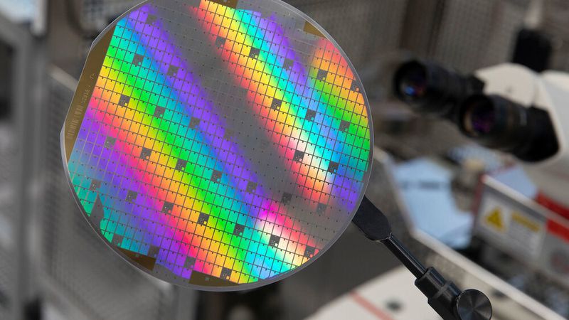 Die Siliziumkarbid-Wafer haben aktuell noch einen Duchmesser von 15 Zentimetern.