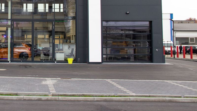 Gähnende Leere: Auf vielen Autohaushöfen lichten sich derzeit die Reihen.