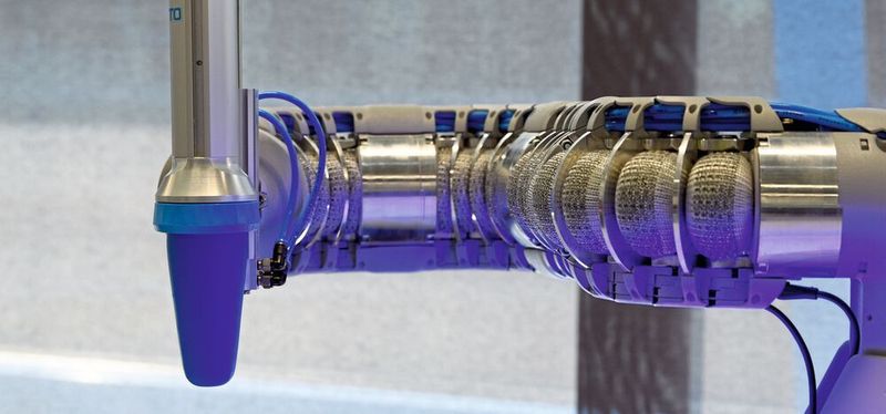 Der Leichtbau-Roboterarm ausgestattet mit dem Flex Shape Gripper: Funktionen aus der Natur finden Einsatz in der Automatisierung.