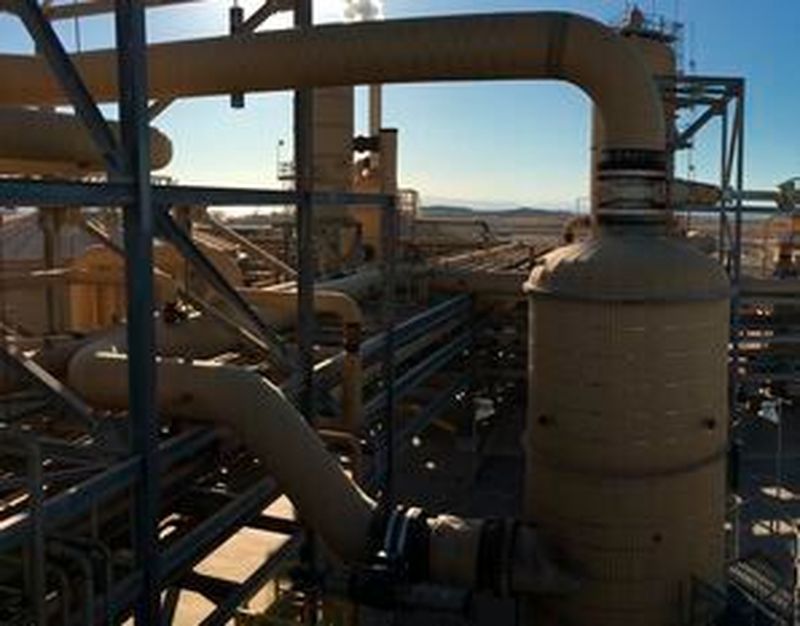 Geothermal power plants at the Salton Sea like this one, the John Featherstone plane, produce superheated brine, which is full of lithium and other minerals. Berkeley Lab is advancing the science and technology to make this a “green” source of lithium for domestic battery manufacturing.