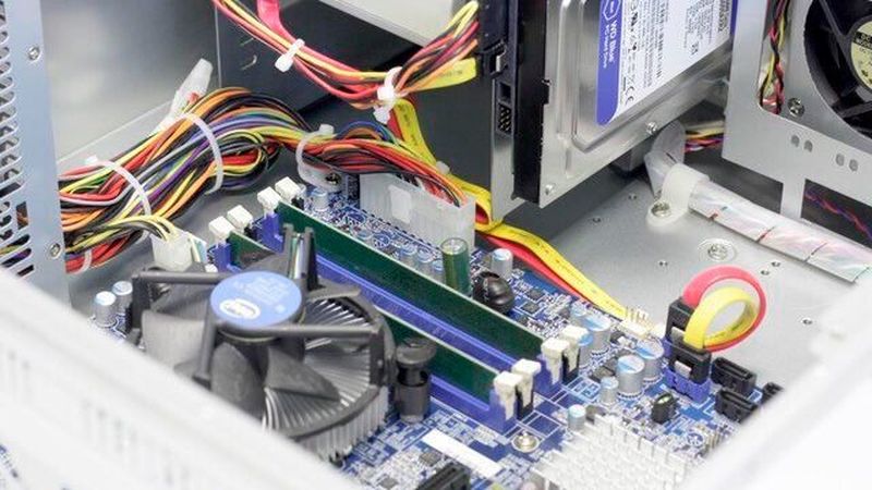 Bild 2: Alle Einzelkomponenten arbeiten im Industrie-PC optimal zusammen Darüber hinaus sollte man bei der Beschaffung auf die Langzeitverfügbarkeit und die Service-Logistik achten.