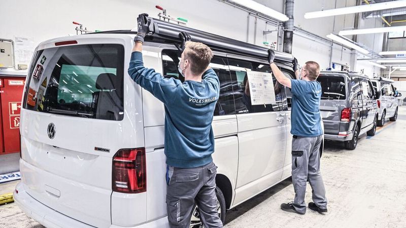 Campervan-Pionier Volkswagen hat die Produktion seiner California-Modelle jüngst gesteigert. Bis zu 130 Einheiten können täglich gebaut werden.