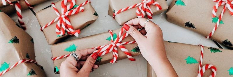 Fehlende Weihnachtsgeschenke unter dem Tannenbaum sind ärgerlich, aber wenn Medizintechnikprodukte verspätet oder gar nicht lieferbar sind, dann kann das gravierende Folgen haben. (Symbolbild)