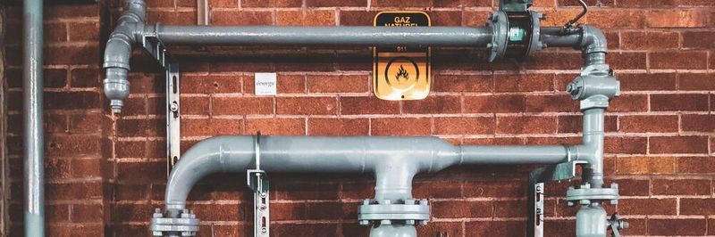 In der Praxis ist es sinnvoll, eine separate AppSec-Pipeline zu erstellen, die dann über APIs von der Development-Pipeline aus ansprechbar ist.