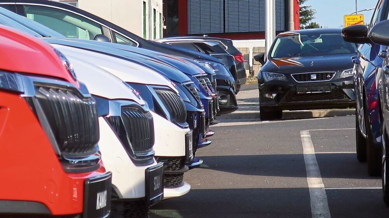 Endlich wieder Autos – ob das 2022 klappt, ist noch nicht ganz sicher. Die Marktforschung Dataforce ist aber verhalten zuversichtlich.