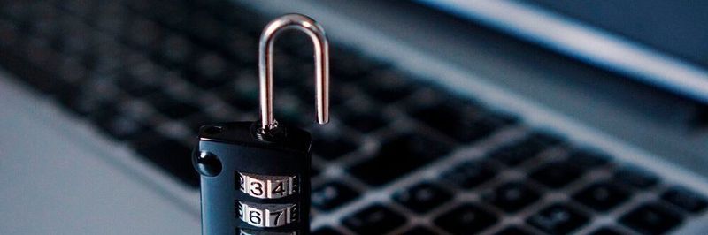 Unternehmen sollten so schnell wie möglich ihre Software aktualisieren, um die Sicherheitslücke zu schließen. In manchen Fällen dürften weitere Maßnahmen nötig sein.