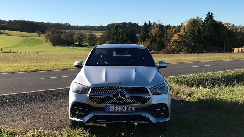 Mächtige Erscheinung: Trotz 2,7 Tonnen Leermasse ist der Mercedes-Benz GLE ein Klimaschützer – zumindest im Strombetrieb.