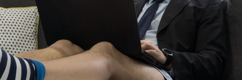 Manche Jobsuchende sehen den Dresscode bei Remote-Sitzungen etwas lockerer.