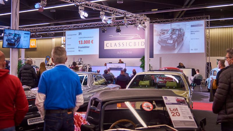 Die Classicbid-Auktionen bei den Retro-Classics-Messen sind immer ein Publikumsmagnet.