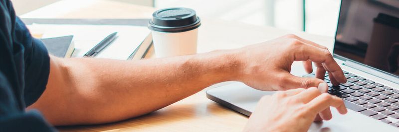 Platz 1: Stromsparen im Homeoffice – wir zeigen acht Tipps, wie das geht.