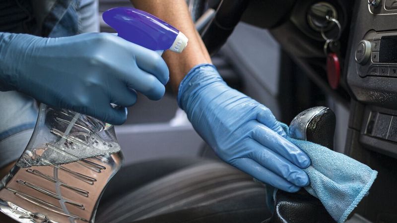 Wer die Desinfektionskosten zahlt, sollte vor der Reparatur geklärt sein.