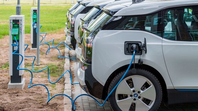 Immer mehr Kunden entscheiden sich dank der Förderprämie für ein Elektroauto.
