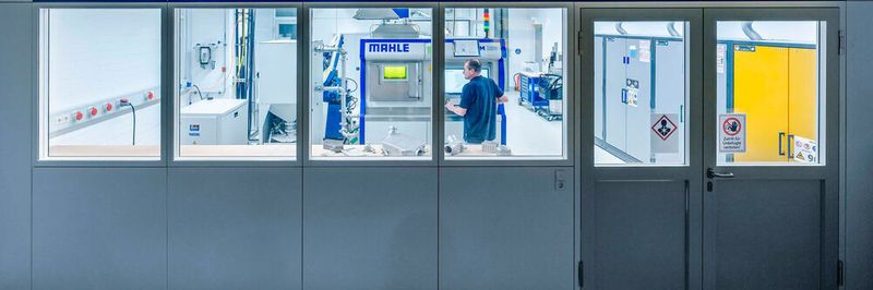 La collaboration formalise la coopération existante entre les deux sociétés et permettra aux équipementiers et aux fournisseurs de niveau 1 d'utiliser la fabrication additive métallique dans la production en série.