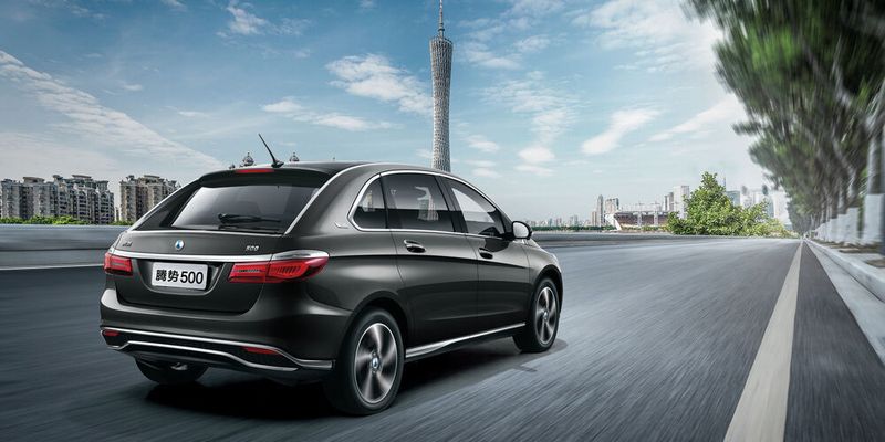 Daimler zieht sich fast vollständig aus seinem Joint Venture „Denza“ zurück. Die Fahrzeuge, im Bild der Denza 500 aus dem Jahr 2018, verkaufen sich in China nur sehr schleppend.