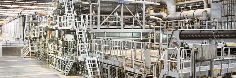 Komplexe Produktionsprozesse erfordern zahllose Hilfstoffe, die auf dem Werksgelände gelagert werden.