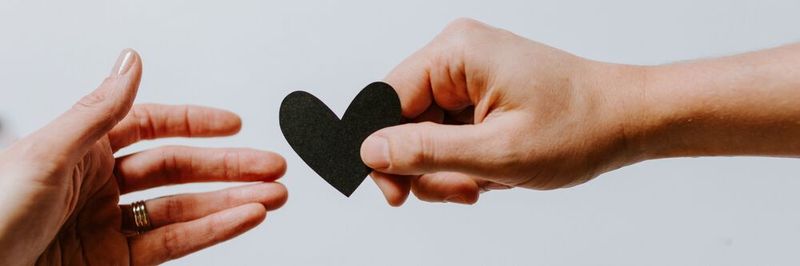 Wenn Marketing und PR Hand in Hand zusammenarbeiten, profitieren beide Seiten, sowie das Sales-Team.