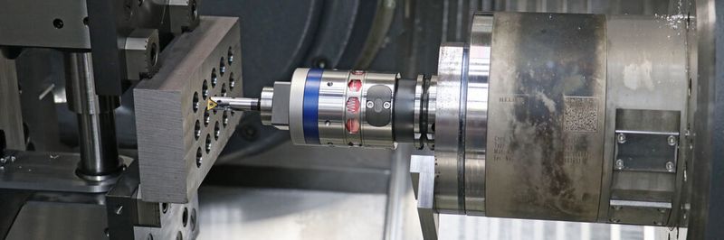 Der neue Ceratizit-Feinspindelkopf Komflex ist kompakt und hat Power, heißt es. Er lässt sich mit Drehzahlen bis zu 8000 U/min betreiben und kann bezüglich der Positionierung mit einer Auflösung von 0,001 mm verstellt werden. Der Verstellbereich beträgt +/- 0,25 mm.