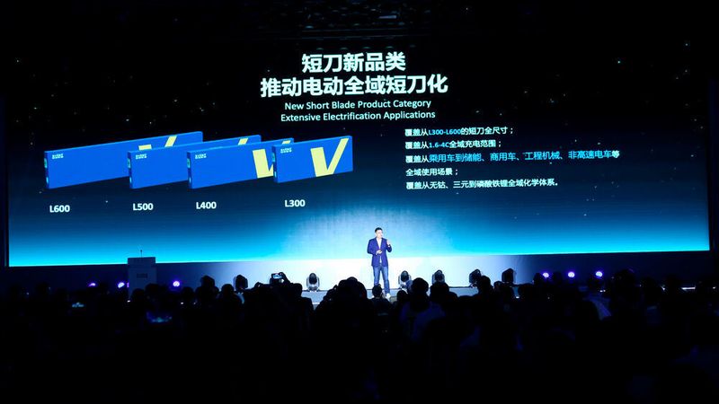 Hongxin Yang, President und General Manager von Svolt, stellte auf dem „Battery Day“ im Dezember die neuen LFP-Zellen vor.