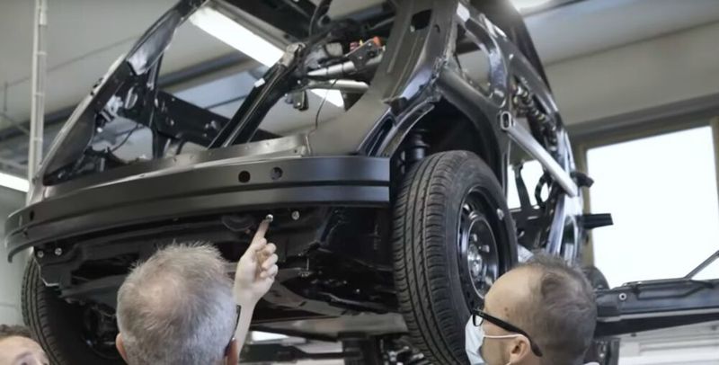 Das E-Auto-Start-up Microlino kommt eigenen Angaben zufolge bei seiner Fertigungsstätte in Turin gut voran.