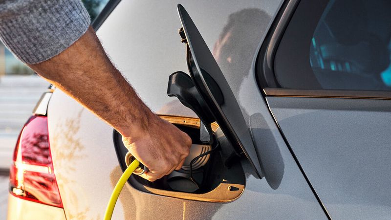Der Autozulieferer Vitesco hat sich einen milliardenschweren Auftrag für Hochvolt-Komponenten gesichert.