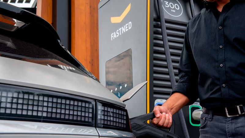 Fastned hat von der steigenden Zahl an Elektroautos im Jahr 2021 profitiert.
