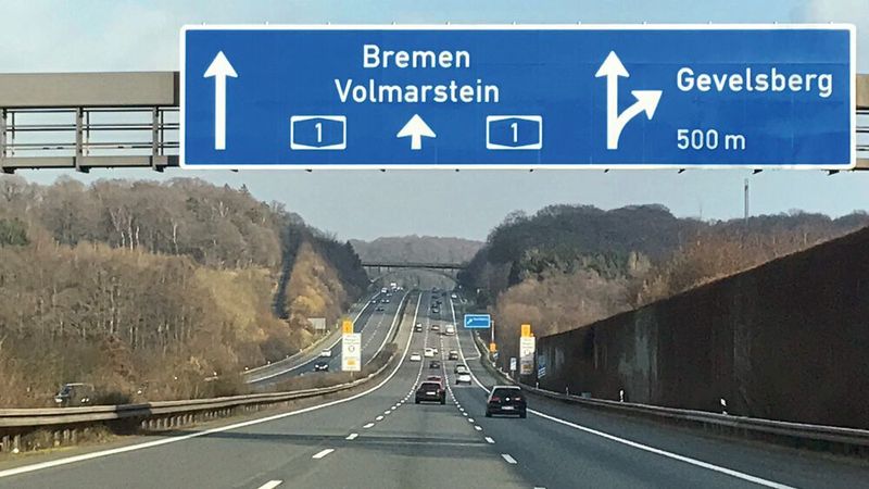 Manche Arbeitnehmer kommen unter Umständen in den Genuß der erhöhten Pendlerpauschale.