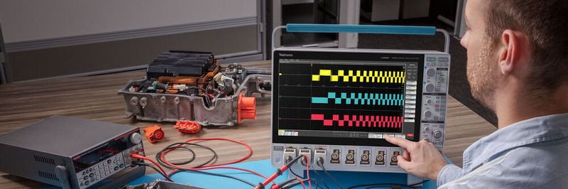 Mixed-Signal-Oszilloskop: Tektronix bietet mit der Serie 5 jetzt die Version B. Ein verbessertes Touch-Display, erweiterter Speicher sowie eine wechselbare SSD mit 250 GByte bietet die neue Version.