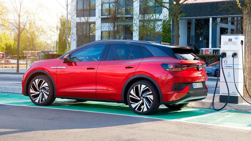 Der VW ID 4 war 2021 mit 119.600 Auslieferungen Volkswagens BEV-Bestseller.