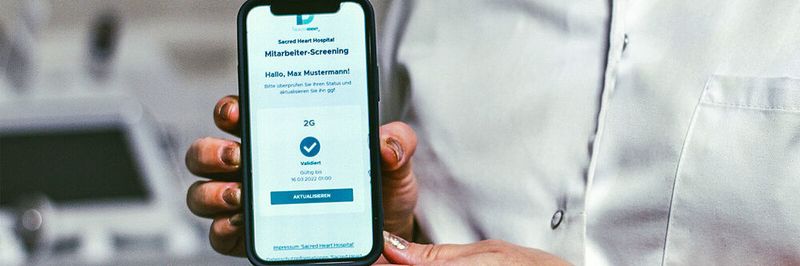 Das Mitarbeiter-Screening von Swcode lässt sich gemeinsam mit der Anwendung „Healthident“ oder als alleinstehendes Modul einsetzen. Es ist für Unternehmen jeder Branche ab circa 250 Mitarbeitenden geeignet.
