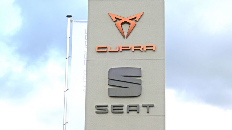 Der spanische Hersteller Seat hat 2021 weltweit mehr Autos verkauft als im Jahr zuvor. In Deutschland war der Absatz jedoch rückläufig.