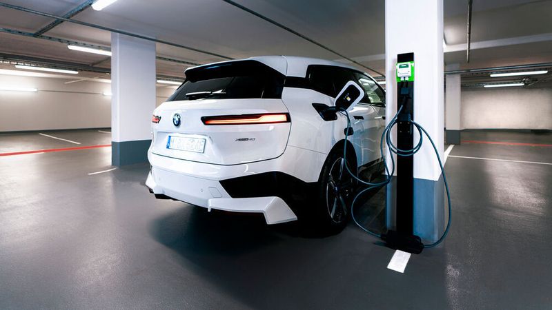 Zu den Geldgebern von Hey Charge zählt beispielsweise BMW i Ventures.