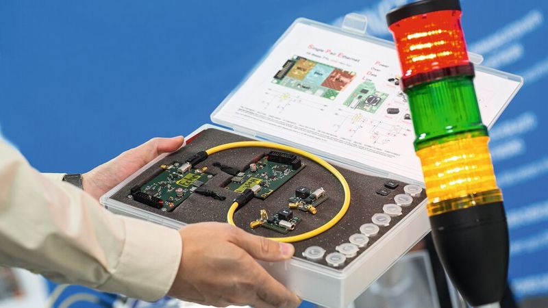 Anwenderkongress Steckverbinder 2022: Auf Europas größter Konferenz zum Thema geht es um persönliche und elektrische Kontakte. Der Call for Papers endet am 21. Februar 2022.