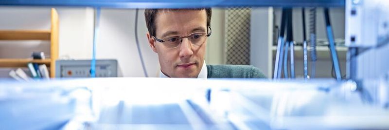 Mickael L. Perrin in his lab at Empa. Here he will set on to create a quantum heat engine that operates at room temperature using graphene nanoribbons.