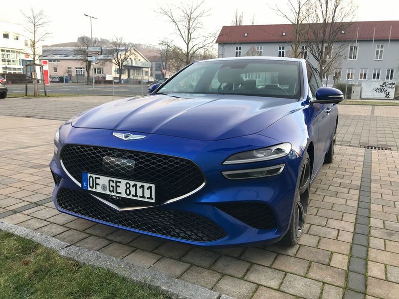 Die Genesis G70 Limousine kann sich in punkto Design, Qualität und Ausstattung durchaus mit Audi A5 Sportback, BMW 4er Gran Coupé oder Mercedes-Benz C-Klasse messen.