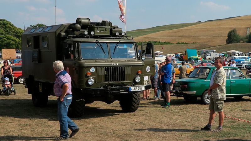 Bei Wohnmobilen sind die Vorlieben vielfältig. Auch bei diesem GAZ 66 hilft das neue TÜV-Verband-Merkblatt, die Vorschriften einzuhalten.