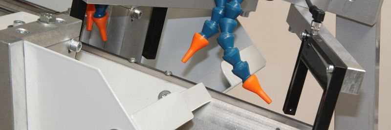 Im laufenden Anlagenbetrieb ermöglicht es IO-Link, die Funktionsweise der Lichtschranke jederzeit produktspezifisch anzupassen.