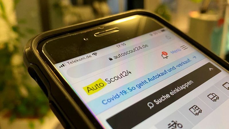 Autoscout 24 hat Händlern Ende 2021 höhere Inseratepreise verkündet. Aber wie groß war der Preisschritt tatsächlich?