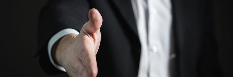 Als Social Seller muss man sein Profil, das man sich online aufgebaut hat, auch offline weiter leben.