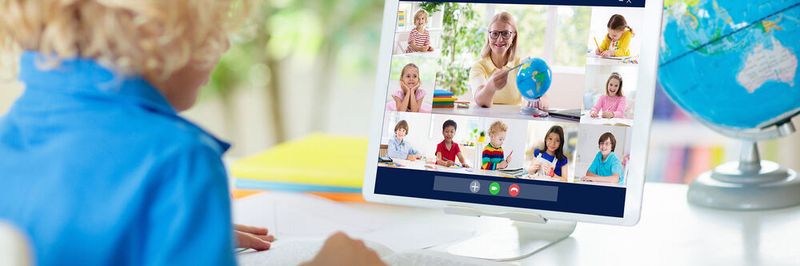 Könnte Distanzunterricht auch nach der Pandemie Teil des Unterrichts bleiben? Gut die Hälfte der von ClickMeeting Befragten könnte sich das vorstellen.