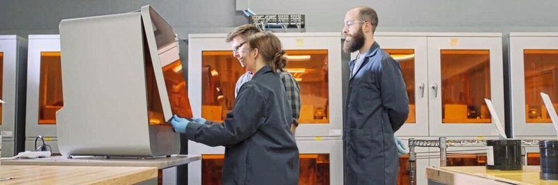 Flexibel auf den Markt und seine wechselnden Anforderungen zu reagieren wird auch in der Serienproduktion immer wichtiger. 3D-Druck ist dabei ein Faktor, mit dem auch KMU die Ansprüche erfüllen können.