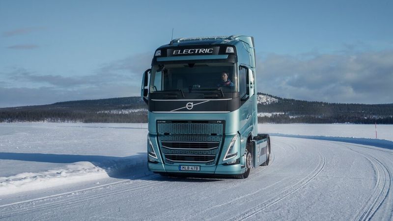 Kommt der Lkw ins Schleudern, hift das „Active Grip Control“, das Fahrzeug zu stabilisieren.