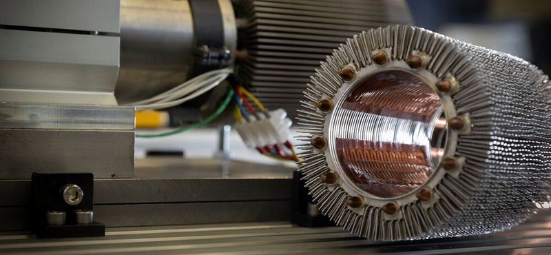 Das in „Cool Spindle“ erarbeitete Kühlkonzept wird in „Smart Spindle“ um Heizelemente und Temperatursensoren (rechts im Inneren des Kühlkörpers) ergänzt, damit ein regelbares System entsteht.