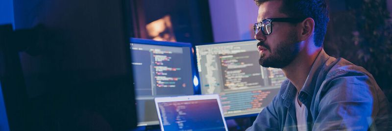Ein Hackerangriff trifft viele Unternehmen als Schock. Das Wichtigste: Ruhe bewahren und Experten hinzuziehen.