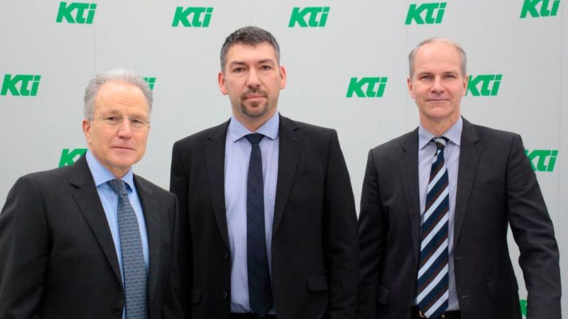 Führungswechsel beim KTI: Helge Kiebach (Mitte) folgt als Geschäftsführer auf Frank Leimbach (links). Rainer Kühl (rechts) erhält Prokura.