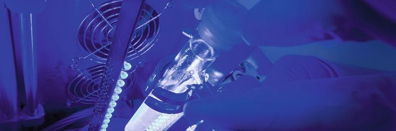Bestrahlungsapparatur im Institut für Anorganische Chemie I: Hier wurden Messungen für die aktuelle Publikation durchgeführt