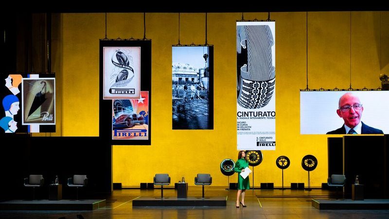 Bei der Jubiläumsveranstaltung am 28. Januar 2022 interviewte Moderatorin Ilaria D’Amico mit Alberto Pirelli auch einen Vertreter der Gründerfamilie.