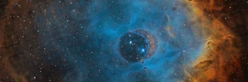„Celestium“ ist das erste interaktive Kunstwerk mit KI und Blockchain, das vom Weltraum aus betrieben wird. Seit dem 17. 12. 2021 umkreist es mit der ISS die Erde. Das Kunstwerk, das die Form eines hybriden KI-Blockchain-Algorithmus annimmt, verwendet Daten aus kosmischer Strahlung, um eine Reihe digitaler Token und KI-generierter Weltraumbilder mithilfe seines generativen adversen Netzwerks (GAN) zu erzeugen.