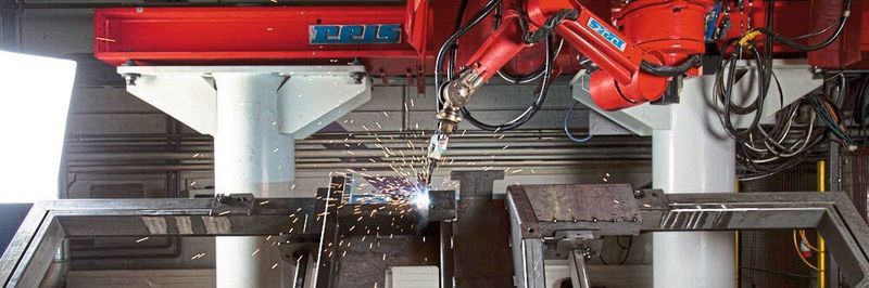 Robot de soudage, 10 axes asservis.