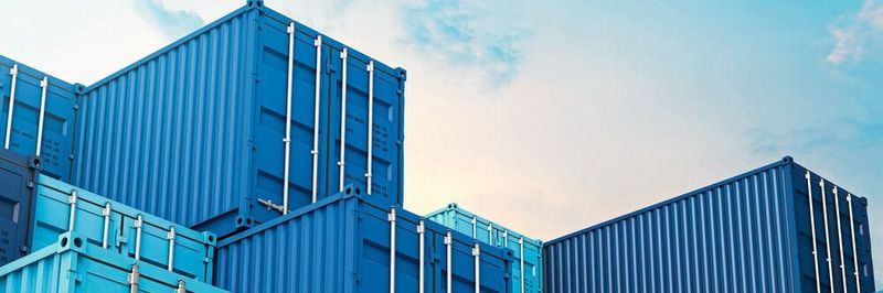Docker-Container „von der Stange“ sind eine Einladung zu Raubüberfällen. Zum Glück geht es auch anders: mit bewährten Best-Practices zum sicheren „Ein-Docken“ von Arbeitslasten.